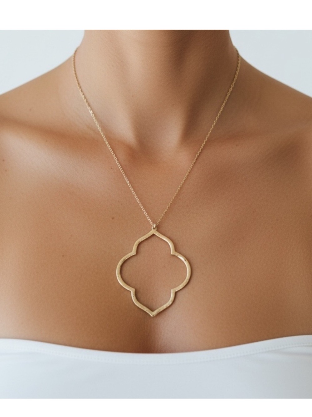 Open Quatrefoil Gold Pendant Necklace for Women